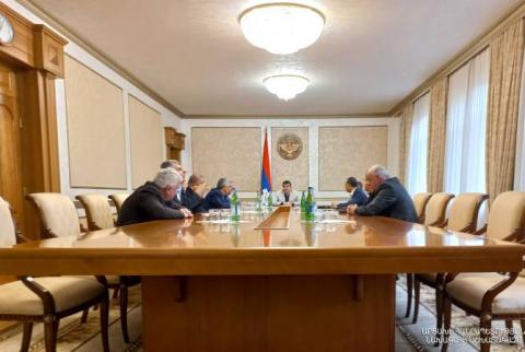 Le Président de l'Artsakh rencontre les représentants des forces politiques représentées au Parlement 