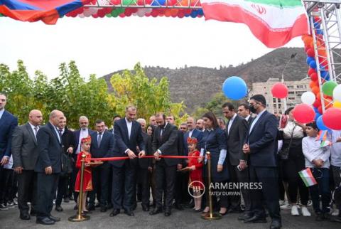 افتتاح قتصلية جمهورية إيران الإسلامية رسمياً في مدينة كابان الأرمينية الحدودية لإيران بحضور وزيري خارجية البلدين