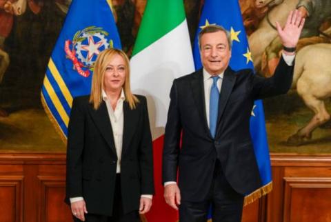 Марио Драги передал полномочия новому премьер-министру Италии Джордже Мелони
