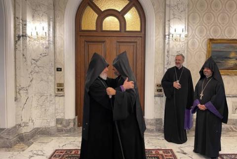 Армянский Патриарх Константинополя прибыл в Армению для участия в собрании Высшего духовного совета