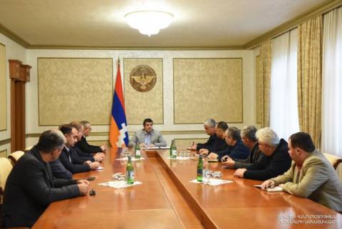 El presidente, el secretario del Consejo de Seguridad y el canciller de Artsaj analizaron los últimos acontecimientos