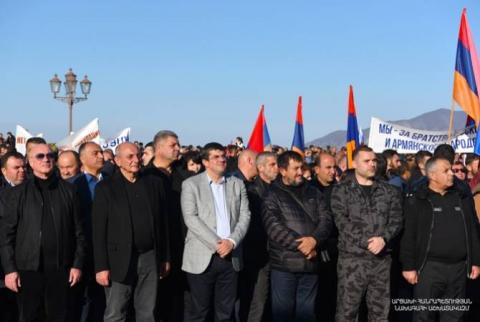 Le président de l'Artsakh et les ex-présidents Sahakyan et Ghukassian ont participé à la manifestation de Stepanakert