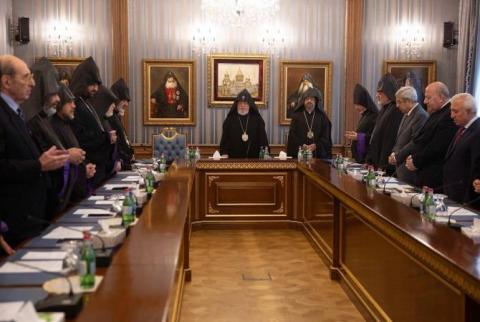El Consejo Supremo Espiritual de Echmiadzín examina la situación en Artsaj y Armenia