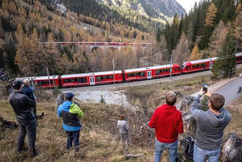 4 bin 550 koltuk, 100 vagon, 7 makinist: İsviçre'de dünyanın en uzun yolcu treni 