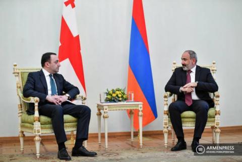 El primer ministro de Armenia informó a su homólogo de Georgia acerca de las negociaciones tripartitas