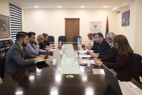 El viceministro de Educación de Armenia recibió a grupo de expertos en reformas educativas del programa "Erasmus+"
