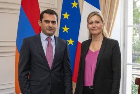 El vicepresidente de la Asamblea Nacional de Armenia se reunió con la presidenta de la Asamblea Nacional de Francia