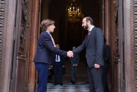 Ararat Mirzoyan exprime sa gratitude à Mme Colonna pour la position de Paris concernant l'agression de Bakou