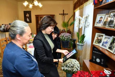 Աննա Հակոբյանը Արարատի մարզի Մխչյան գյուղում այցելել է 44-օրյա պատերազմում հերոսաբար զոհված Տարոն Անդրեասյանի տուն