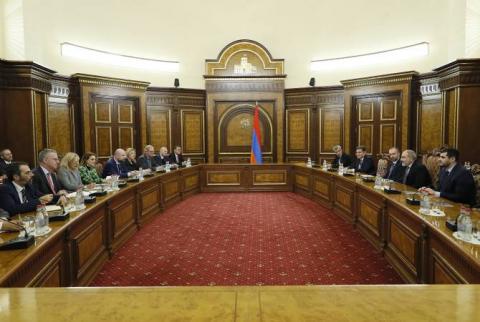 El primer ministro de Armenia recibió a una delegación de la UE y a enviados de la Asociación Oriental de sus miembros