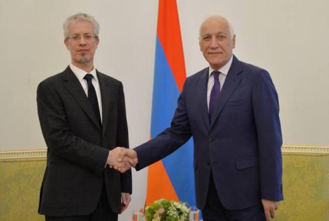 Newly appointed Ambassador of Cyprus presents his credentials to President of Armenia