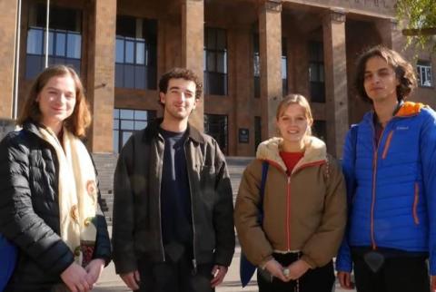 Quatre étudiants de l'Université de Cambridge et de l'Université d'Édimbourg étudient à l'Université d'État d'Erevan 