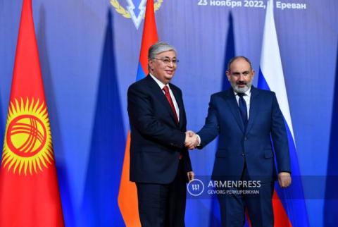 Tokayev espère qu'un traité de paix sera signé entre Erevan et Bakou