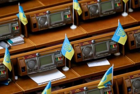 В Украине планируют лишить мандата около 10 депутатов, покинувших страну из-за войны