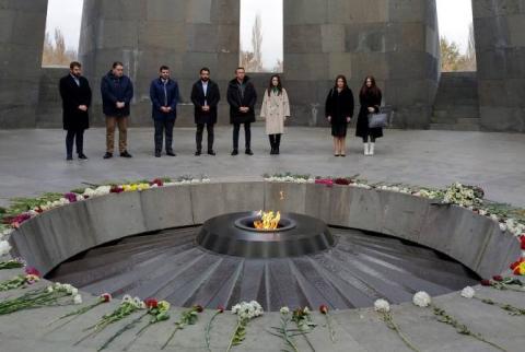 Yunanistan Parlamentosu heyeti Ermeni Soykırımı Anıtı'nı ziyaret etti