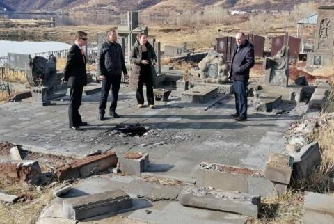 السفير الهولندي بأرمينيا نيكو شيرمرز يزور بلدة جيرموك ويطّلع على آثار العدوان الأذربيجاني