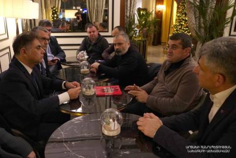 La délégation dirigée par Arayik Haroutounian rencontre des représentants du comité de l'ARF "Dashnaktsutyun" de France