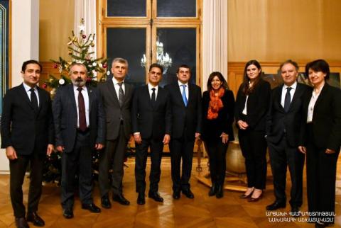 Paris her zaman Artsakh'ın yanında olacak. Artsakh Cumhurbaşkanı Harutyunyan liderliğindeki heyet Hidalgo ile görüştü
