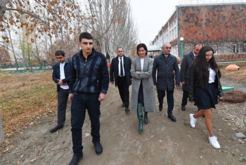 Աննա Հակոբյանն Արմավիրի մարզում այցելել է «Ոսկենի գինիներ» գինեգործարան, Գետաշենի ագրոէկո դպրոց