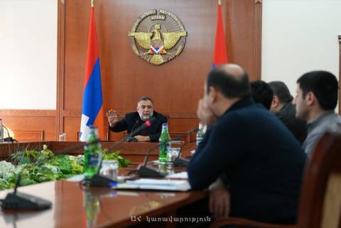 Le ministre d'État d'Artsakh Ruben Vardanyan préside des consultations sur la situation actuelle