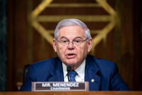 Bob Menendez, Türkiye'yi Ermenileri öldürmesi için Azerbaycan'a askeri destek sağlamakla suçladı