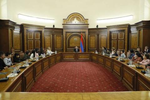 Le Premier ministre Pashinyan a reçu un groupe d'écoliers de la région de Syunik 