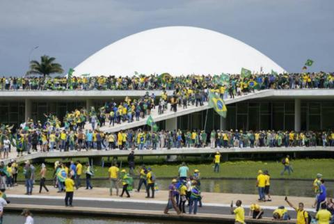 Բրազիլիայում կառավարական շենքերի վրա հարձակումներից հետո արտակարգ դրություն է հայտարարվել. 400 մարդ ձերբակալվել է