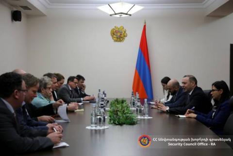 Armenia Security Council Secretary, EU technical assessment team discuss deployment of new mission 