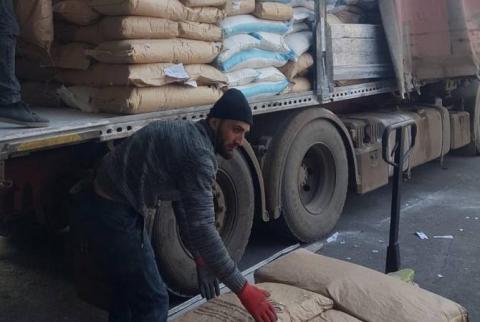  Фонд «Айастан» передал постоянному представительству Республики Арцах в Армении 100 тонн продовольственных товаров