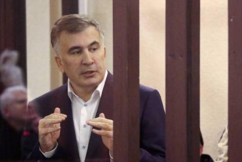 Саакашвили переводят в реанимацию, сообщил член его партии
