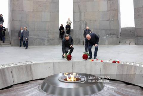 وزير الخارجية الكرواتي جوردان غريليتش رادمان يزور نصب تسيتسيرناكابيرد في يريفان ويكّرم ذكرى شهداء الإبادة الأرمنية