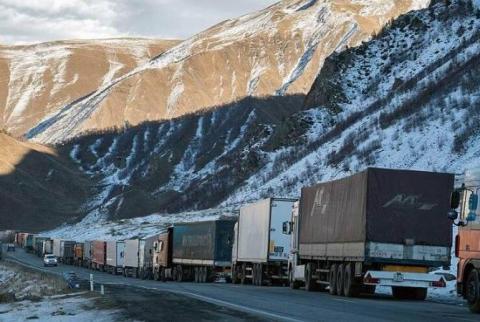 Վլադիկավկազ-Լարս մայրուղու վրա արգելել են ՌԴ-ից ծանր բեռնատարների ելքը՝ եղանակի վատթարացման պատճառով 
