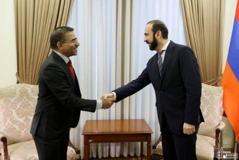 Armenian Foreign Minister holds meeting with outgoing Ambassador of India