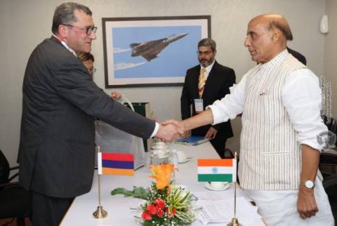 Rencontre entre le vice-ministre de la Défense de la RA et le ministre indien de la Défense 