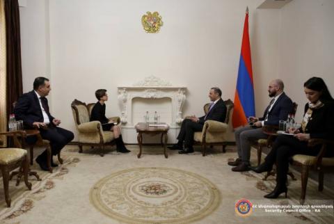 Le Secrétaire du Conseil de sécurité de l'Arménie a reçu la nouvelle Ambassadrice de Lettonie