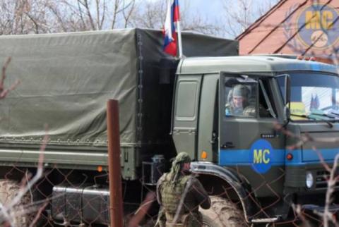 Les soldats de la paix russes livrent une cargaison humanitaire à l'Artsakh