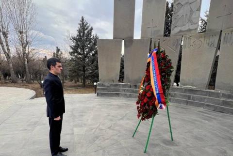 Le ministre des Affaires étrangères d'Artsakh visite le Panthéon de Yerablur
