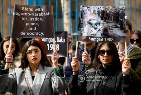 Manifestation à Erevan à l'occasion du 35e anniversaire du pogrom de Soumgaït