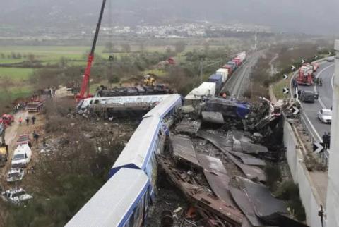 Yunanistan'da tren kazasında hayatını kaybedenlerin sayısı 43'e yükseldi