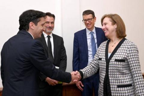 Le ministre arménien des Finances a reçu la nouvelle l'ambassadrice américaine 