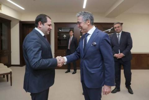 Armenian Minister of Defense meets with former Secretary-General of NATO Anders Fogh Rasmussen in Yerevan