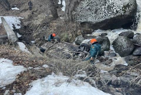 Ջերմուկում սելավատարը գլխիվայր շրջված ավտոմեքենայի վարորդն ինքնուրույն դուրս է եկել ավտոմեքենայից և հոսպիտալացվել