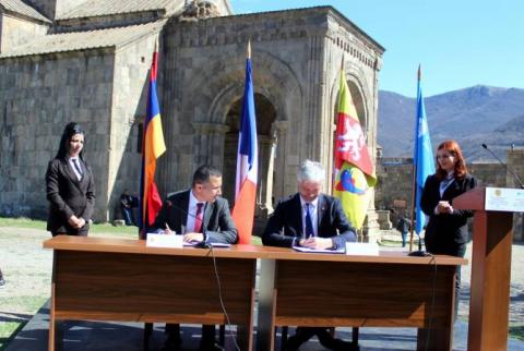 Whoever attacks Syunik, attacks Auvergne-Rhône-Alpes – says French region’s president in Armenian province 