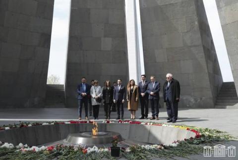 وفد مجموعة الصداقة البولندية-الأرمنية بالبرلمان البولندي يزور تسيتسرناكابيرد بيريفان ويكّرم ذكرى شهداء الإبادة الأرمنية