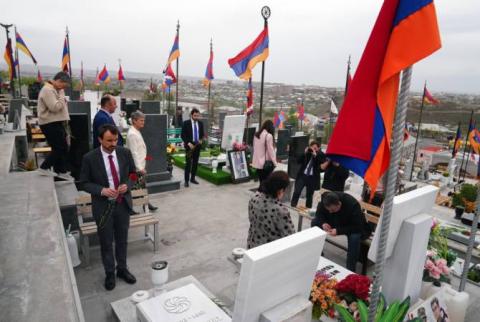 Lyon Mayor Grégory Doucet visits military cemetery in Yerevan to honor fallen troops of Artsakh wars 