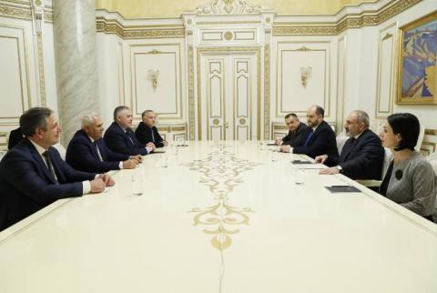 Başbakan Paşinyan Uluslararası ve Avrupa Halter Federasyonları başkanlarını kabul etti