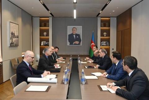 Jeyhun Bayramov et le coprésident américain du groupe de Minsk de l'OSCE discutent du processus de paix avec l'Arménie
