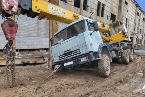 Փրկարարներն ավտոկռունկ են դուրս բերել արգելափակումից