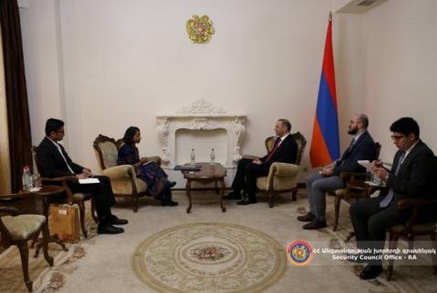 Ermenistan Güvenlik Konseyi Sekreteri Hindistan Büyükelçisini kabul etti