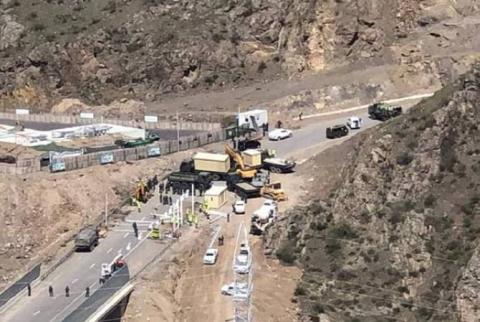 Azerbaijani checkpoint in Lachin Corridor is gross violation of 2020 statement - Pashinyan